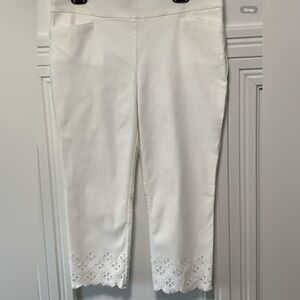 NWOT Chico's White Embroidered Eyelet Hem Bridgette Slim Crops Petite Sz 2P /12P
